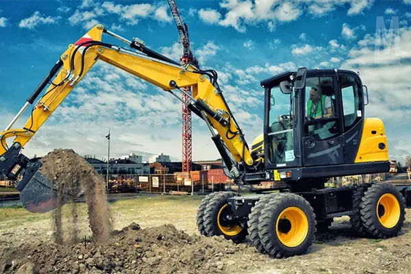 Movimentatore telescopico multifunzionale che aumenta l'efficienza nella movimentazione dei materiali